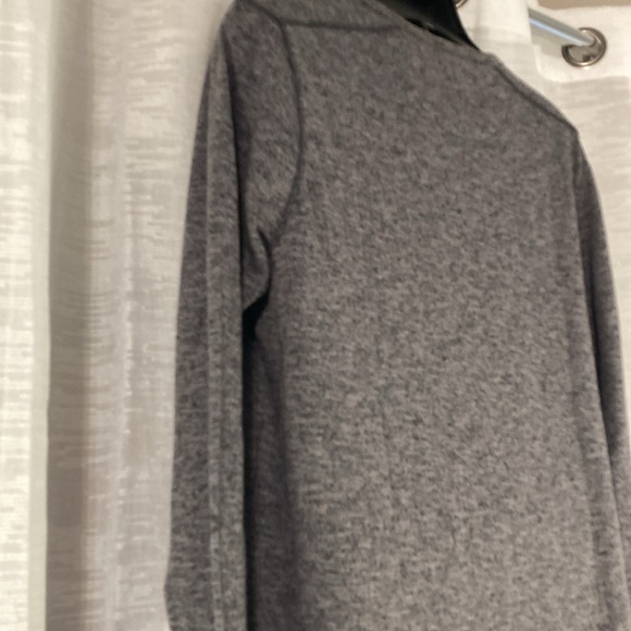 Treasure & Bond Double Knit Henley Size XL Long sleeve Gray. 3 button placket . - Picture 3 of 9